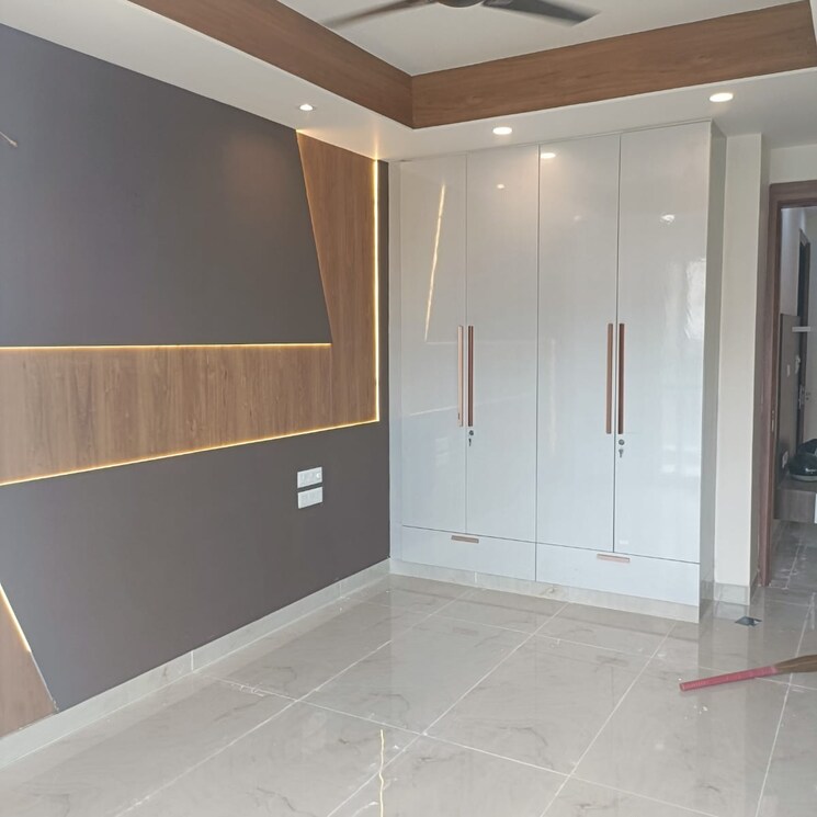 Room, vipul-world-floors 3 Bedroom 200 Sq.Ft. Builder Floor In Sector 48 Gurgaon 9648007