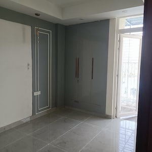 Room in 3 BHK Builder Floor at Vipul World Floors, Sector 48 – for Rent