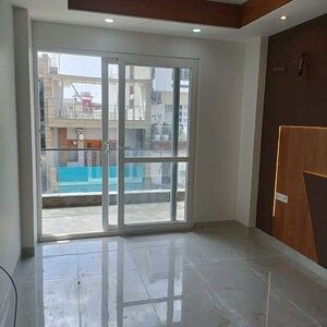 Room in 3 BHK Builder Floor at Vipul World Floors, Sector 48 – for Rent