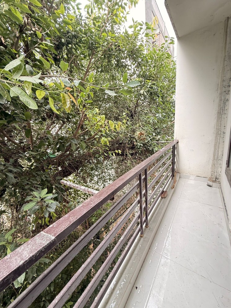 Balcony, devli 3 Bedroom 100 Sq.Yd. Builder Floor In Devli Delhi 9648011