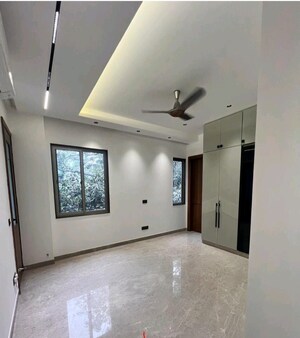 Room in 4 BHK Builder Floor at Safdarjung Enclave – for Rent