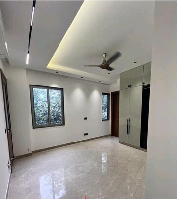Room in 4 BHK Builder Floor at Safdarjung Enclave – for Rent