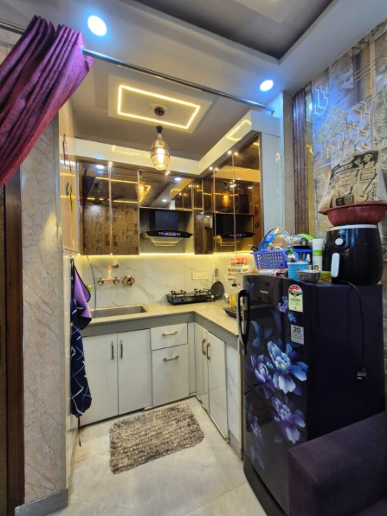 Kitchen, om vihar 1 Bedroom 450 Sq.Ft. Apartment In Om Vihar Delhi 9648001