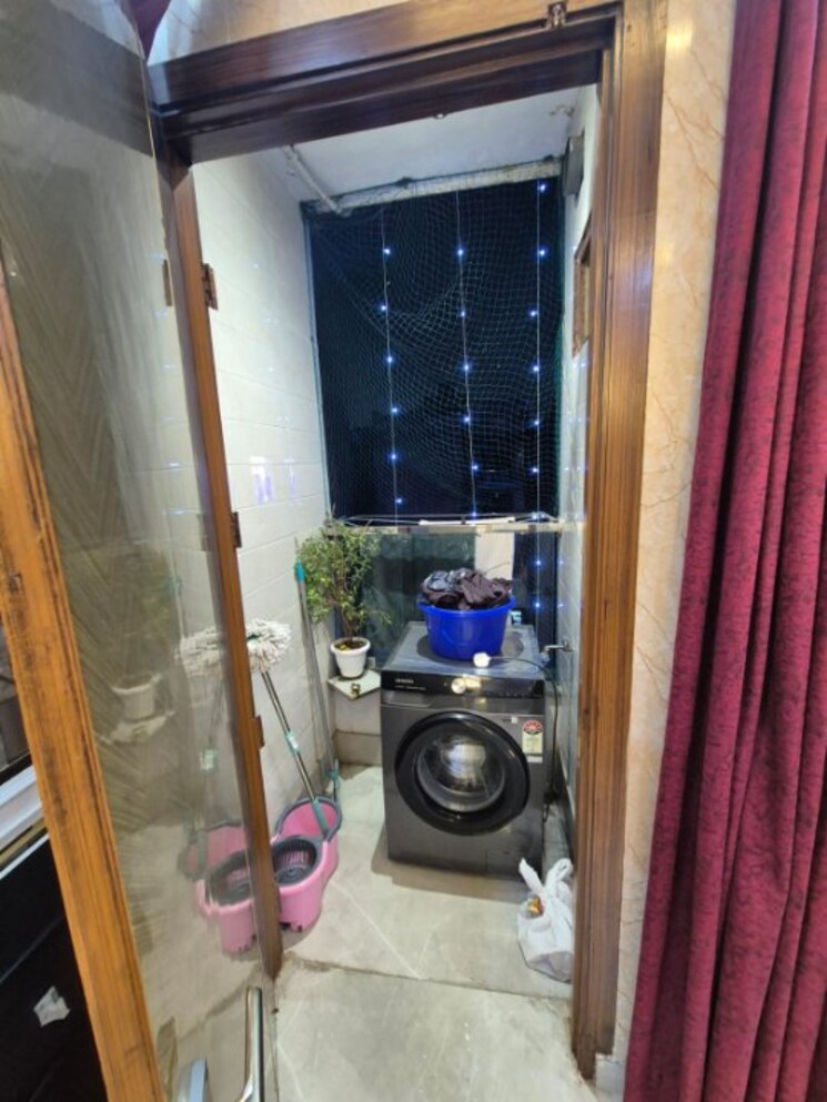 Other, om vihar 1 Bedroom 450 Sq.Ft. Apartment In Om Vihar Delhi 9648001