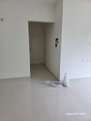 Room in 2 BHK Apartment at Kumar Palmsprings, Undri – for Rent