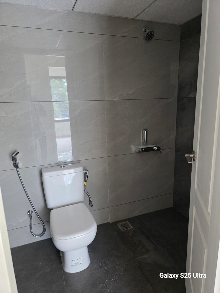 Bathroom, kumar-palmsprings 2 Bedroom 850 Sq.Ft. Apartment In Undri Pune 9648033
