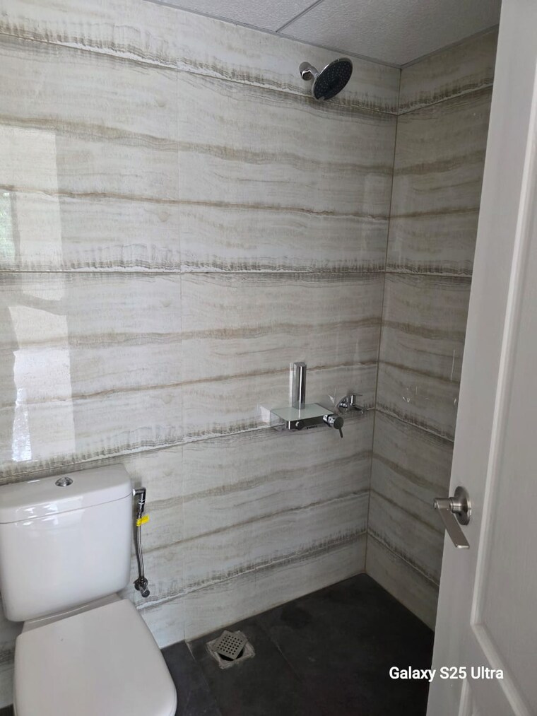 Bathroom, kumar-palmsprings 2 Bedroom 850 Sq.Ft. Apartment In Undri Pune 9648033