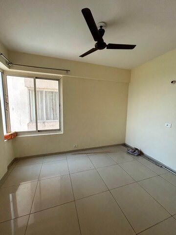 Room in 2 BHK Apartment at Wave Dream Homes, Wave City – for Rent