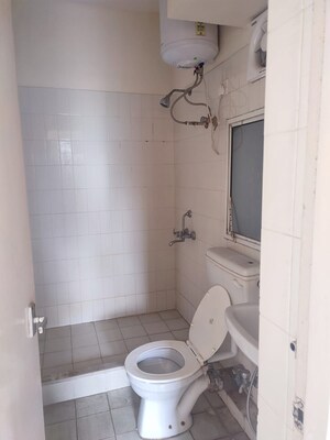 Master Bedroom in 2 BHK Apartment at DLF The Princeton Estate, Dlf Phase V – for Rent