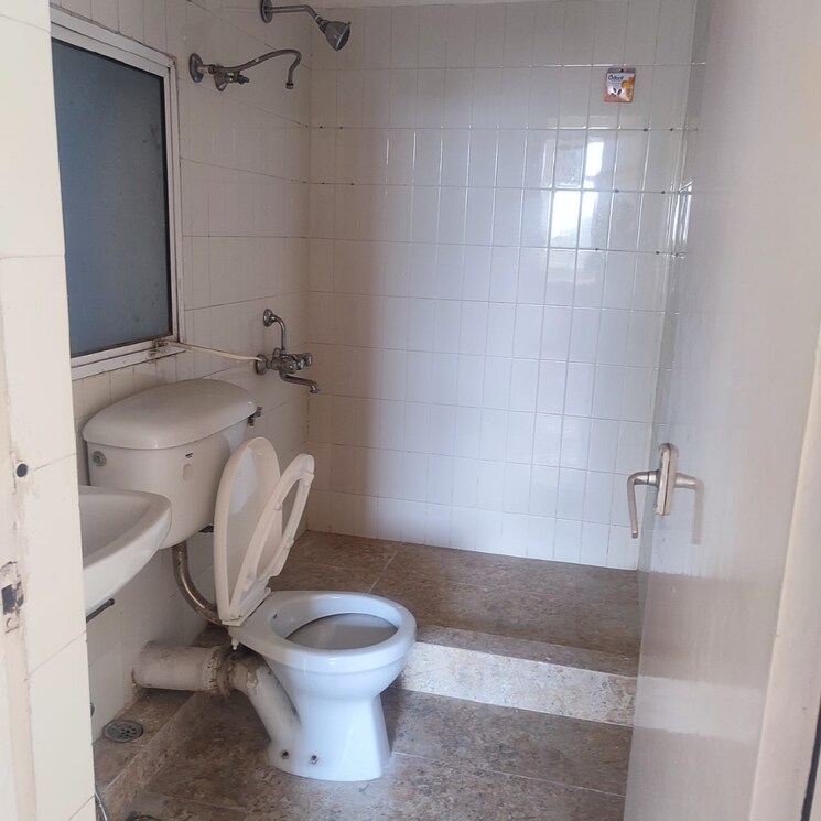 Bathroom, dlf-the-princeton-estate 2 Bedroom 964 Sq.Ft. Apartment In Dlf Phase V Gurgaon 9648060