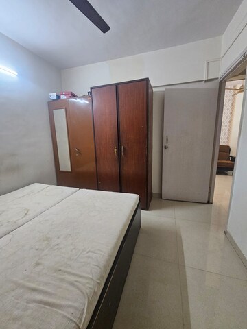 Room in 2 BHK Apartment at Satyam Apartment Kandivali East, Kandivali East – for Rent