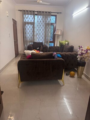 Living Room in 2 BHK Builder Floor at Ansal Sushant Lok I, Sector 43 – for Rent