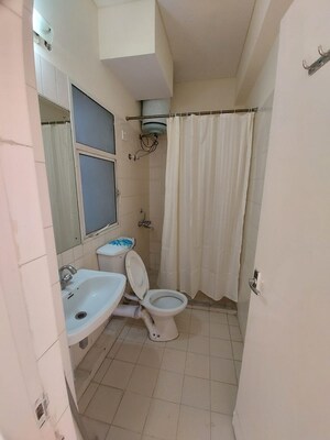 Bathroom in 2.5 BHK Apartment at DLF The Princeton Estate, Dlf Phase V – for Rent