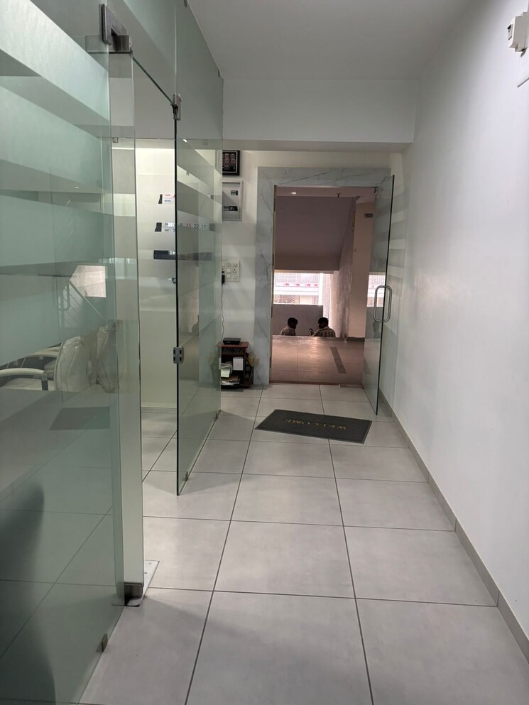 Bathroom, science city Commercial Office Space in IT/SEZ 1063 Sq.Ft. In Science City Ahmedabad 9648071