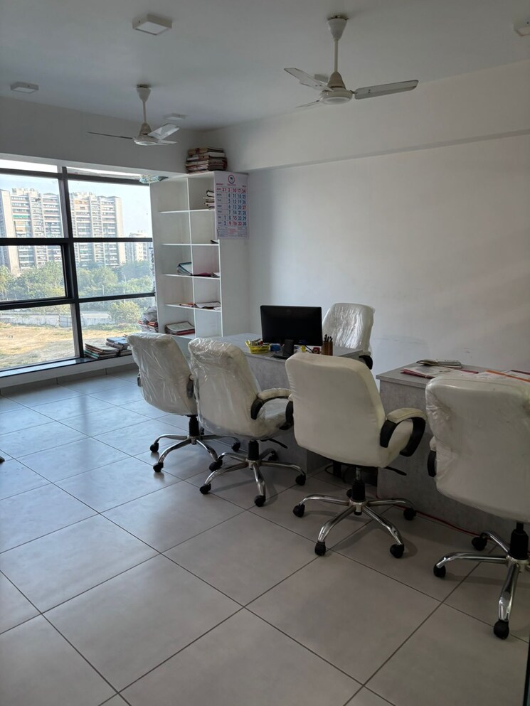 Team Area, science city Commercial Office Space in IT/SEZ 1063 Sq.Ft. In Science City Ahmedabad 9648071