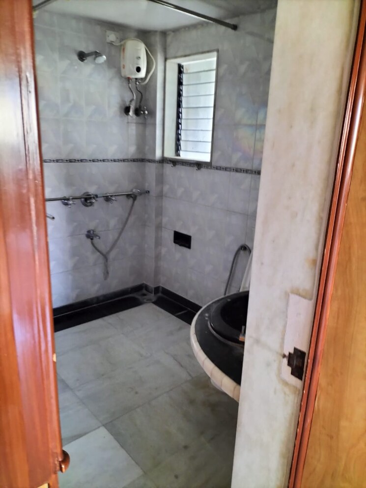 Bathroom, orchid-tower 3 Bedroom 1200 Sq.Ft. Apartment In Worli Mumbai 9648103