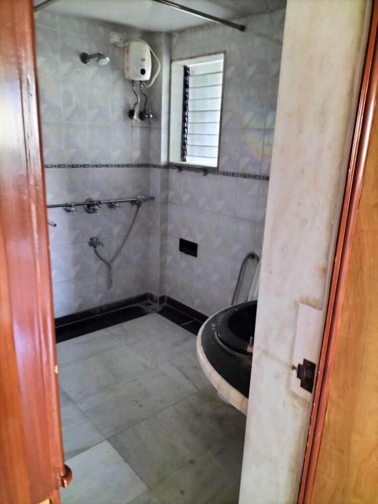 Bathroom, orchid-tower 3 Bedroom 1200 Sq.Ft. Apartment In Worli Mumbai 9648103