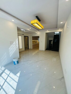 Room in 3 BHK Apartment at Lgcl Stone Scape, Hennur – for Rent