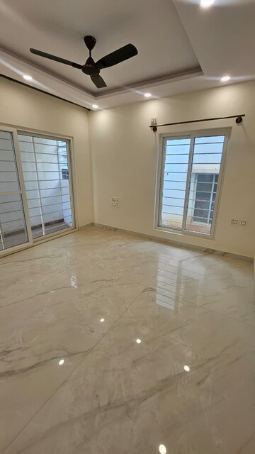 Room in 3 BHK Apartment at Lgcl Stone Scape, Hennur – for Rent