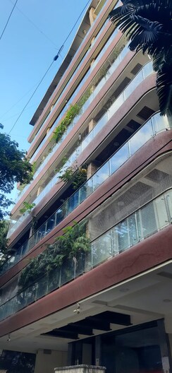 3 BHK + Servant Room Apartment For Sale in Bandra West