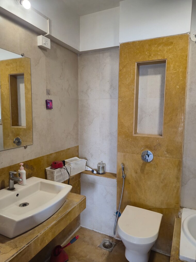 Bathroom, lodha-splendora 2 Bedroom 670 Sq.Ft. Apartment In Ghodbunder Road Thane 9648126