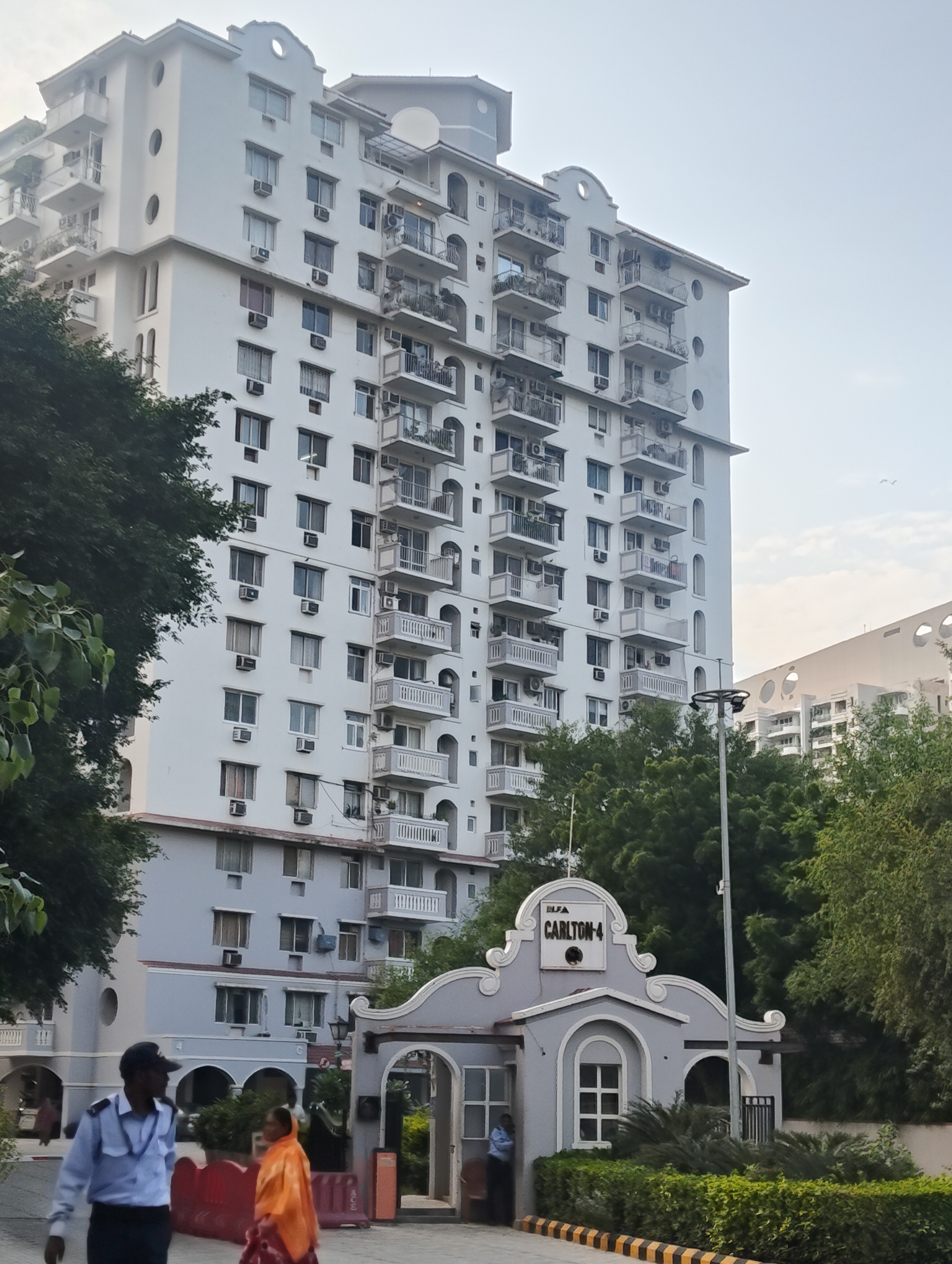 3 BHK 1365 Sq.Ft. Apartment in DLF The Carlton Estate