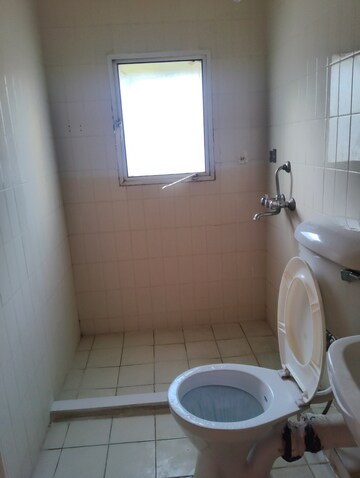 Bathroom in 3 BHK Apartment at DLF The Carlton Estate, Dlf Phase V – for Rent