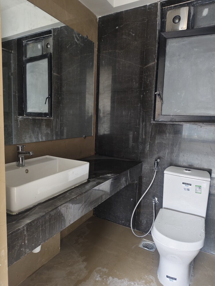 Bathroom, kalpataru-magnus 2 Bedroom 1000 Sq.Ft. Apartment In Bandra East Mumbai 9648117