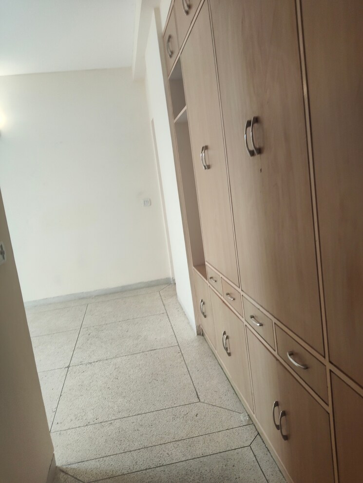 Bathroom, dlf-the-carlton-estate 2 Bedroom 1045 Sq.Ft. Apartment In Dlf Phase V Gurgaon 9648134