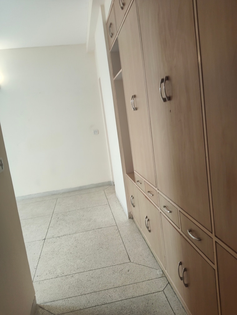 Bathroom, dlf-the-carlton-estate 2 Bedroom 1045 Sq.Ft. Apartment In Dlf Phase V Gurgaon 9648134