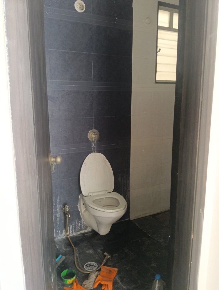 Bathroom, gayatree-landmark-phase-1 2 Bedroom 972 Sq.Ft. Apartment In Thergaon Pune 9648142
