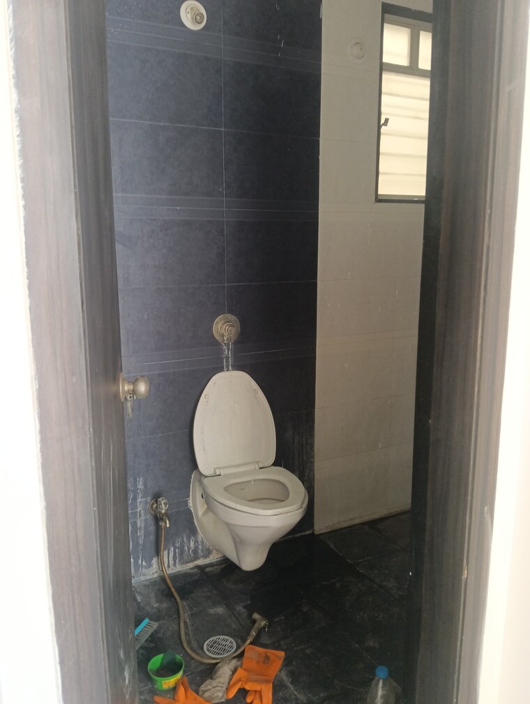 Bathroom, gayatree-landmark-phase-1 2 Bedroom 972 Sq.Ft. Apartment In Thergaon Pune 9648142