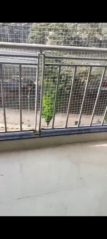 Balcony in 5 BHK Apartment at Ashok Towers, Parel – for Rent