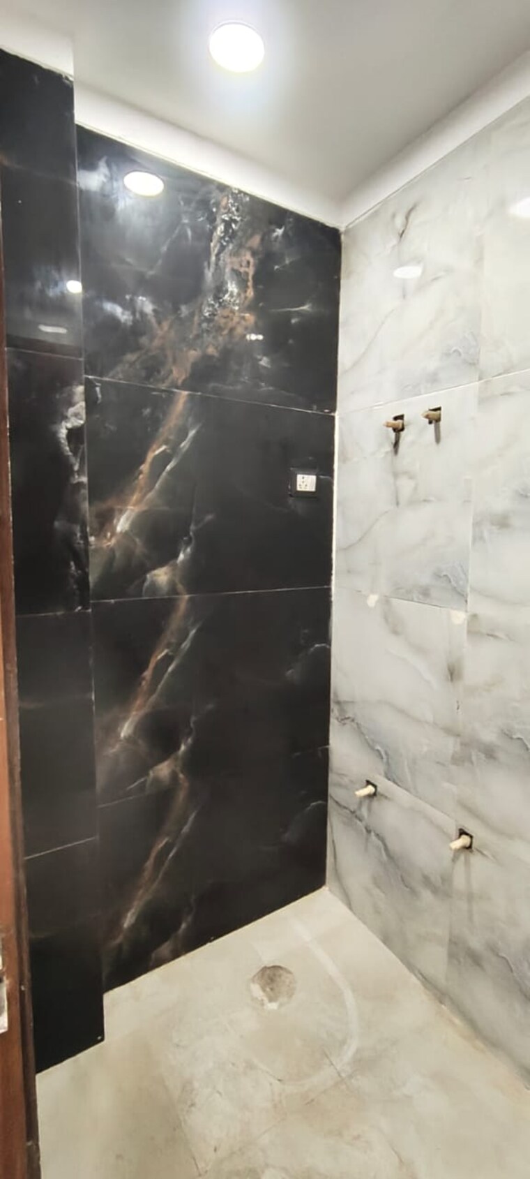 Bathroom, dwarka mor 1 Bedroom 40 Sq.Yd. Builder Floor In Dwarka Mor Delhi 9648160