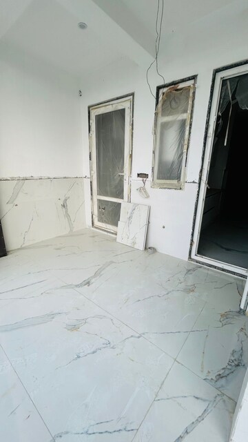 Bathroom in 4 BHK Builder Floor at Unitech Residency Greens, Sector 46 – for Rent