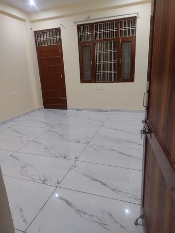 Furnished Amenities in 3 BHK Apartment at Rishita Manhattan, Gomti Nagar – for Rent