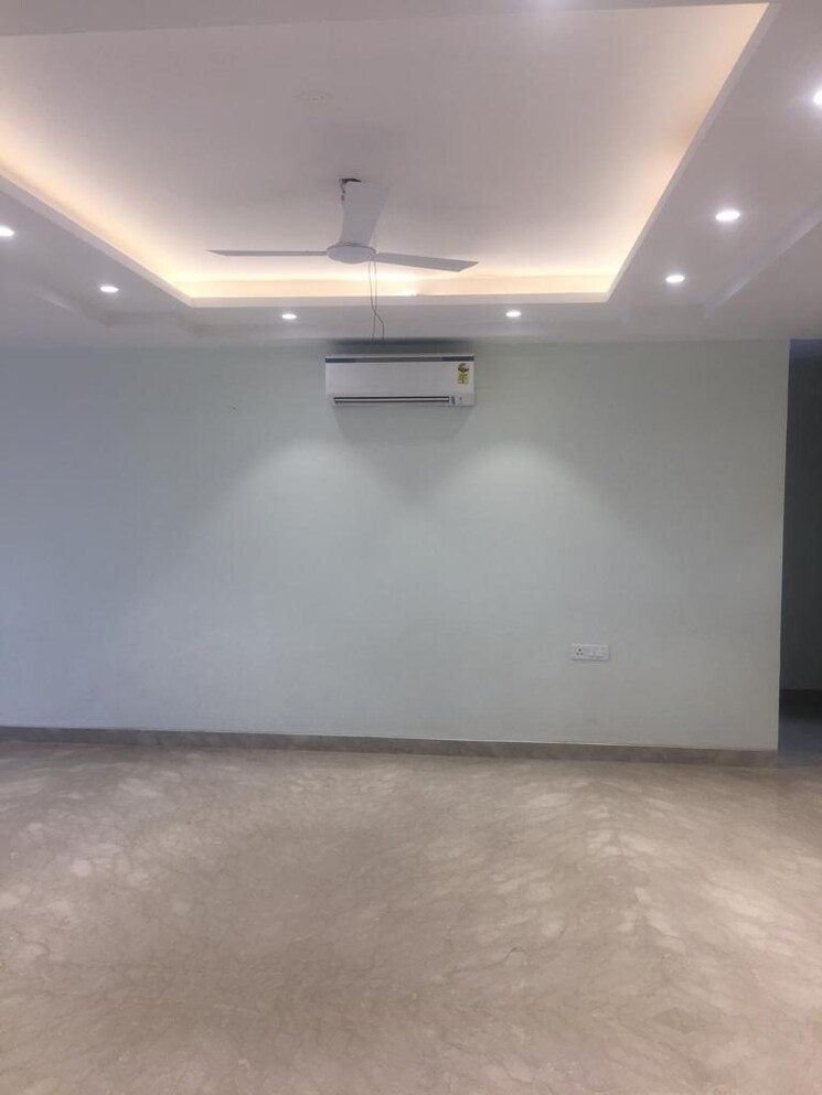 Room, sector 56 4 Bedroom 500 Sq.Yd. Builder Floor In Sector 56 Gurgaon 9648177