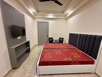 Bedroom in 4 BHK Builder Floor at Unitech South City 1, South City 1 – for Rent