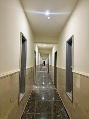 Building Lobby in 4 BHK Builder Floor at Unitech South City 1, South City 1 – for Rent