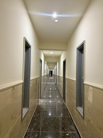 Building Lobby in 4 BHK Builder Floor at Unitech South City 1, South City 1 – for Rent