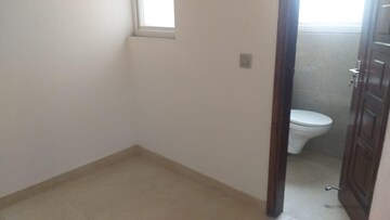 Room in 5 BHK Villa at BPTP Astaire Gardens Cezanne Villas, Sector 70a – for Sale