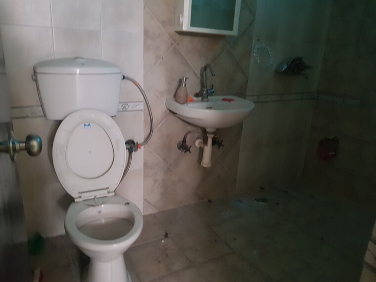 Bathroom, gaurs-galaxy 2 Bedroom 1000 Sq.Ft. Apartment In Vaishali Sector 5 Ghaziabad 9648102