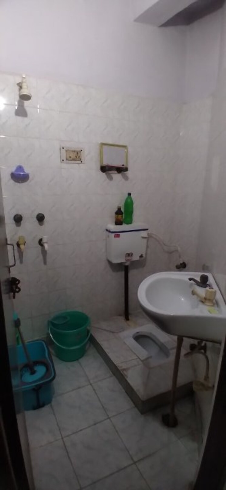 Bathroom, deluxe-apartment 2 Bedroom 950 Sq.Ft. Apartment In Shalimar Garden Extension ii Ghaziabad 9644245