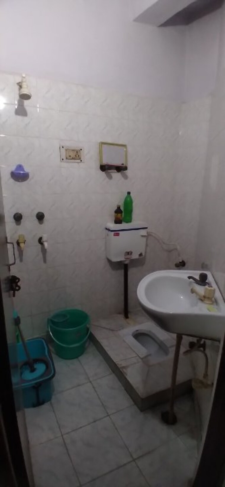 Bathroom, deluxe-apartment 2 Bedroom 950 Sq.Ft. Apartment In Shalimar Garden Extension ii Ghaziabad 9644245