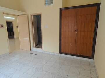 Room in 3 BHK Builder Floor at Hbr Layout – for Rent