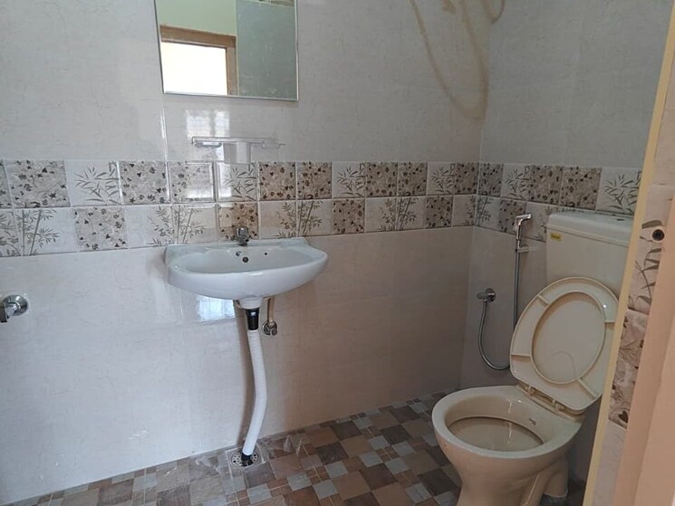 Bathroom, hbr layout 3 Bedroom 1500 Sq.Ft. Builder Floor In Hbr Layout Bangalore 9648214