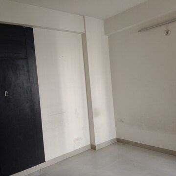 Room in 3 BHK Apartment at Galaxy North Avenue ll, Gaur City 2 – for Sale