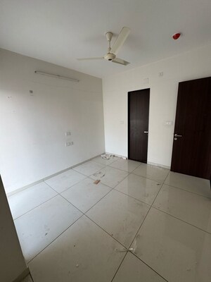 Room in 2 BHK Apartment at Yashwin Orizzonte, Kharadi – for Rent