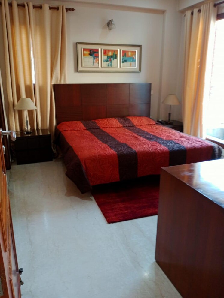 Bedroom, safdarjung enclave 3 Bedroom 1800 Sq.Ft. Builder Floor In Safdarjung Enclave Delhi 9648377