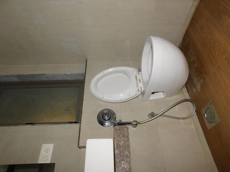 Bathroom, roswalt-raya 2 Bedroom 727 Sq.Ft. Apartment In Chembur Mumbai 9648276